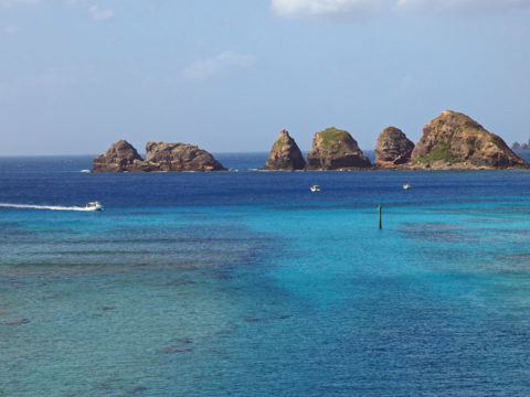 阿嘉島の佐久原（サクバル）奇岩群