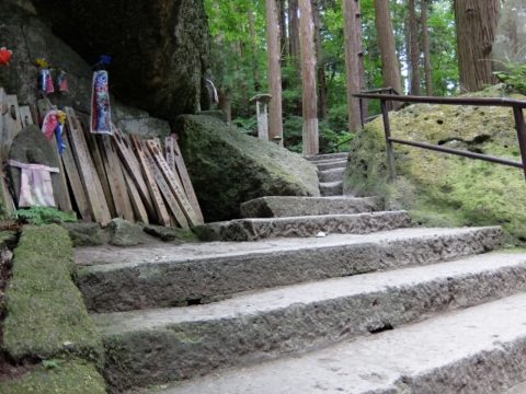 山寺　石段　四寸道