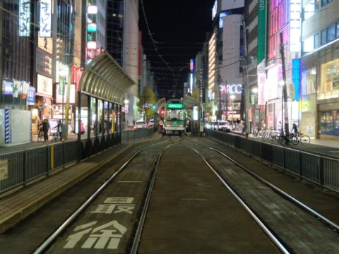 札幌　市電　路面電車　すすきの　夜