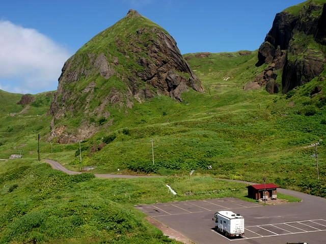 北海道礼文島桃岩の駐車場のマックレーデイブレイク　キャンピングカー