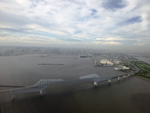 羽田への最終アプローチで観た東京ゲートブリッジの画像