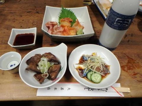 名古屋の大甚で食べた肴、おつまみ。赤貝、しめ鯖、鶏モツ