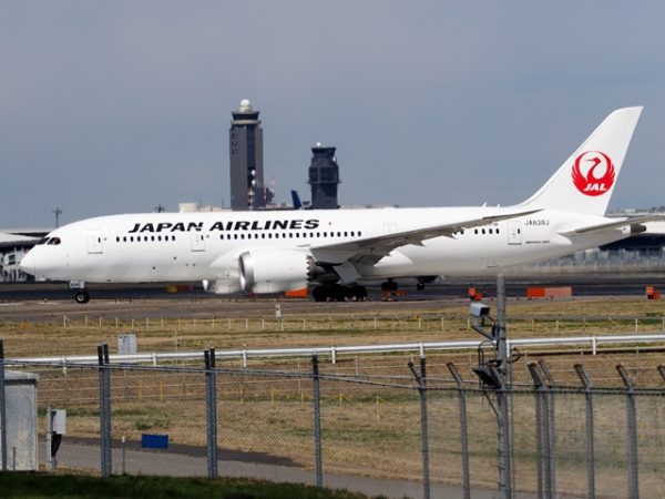 JALのB787成田空港離陸まち