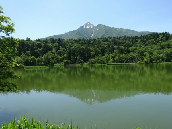 姫沼に映る利尻山