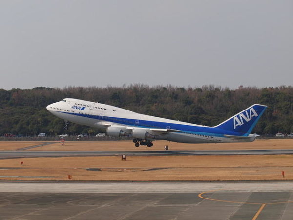 全日空のボーイング７４７－４００、熊本空港