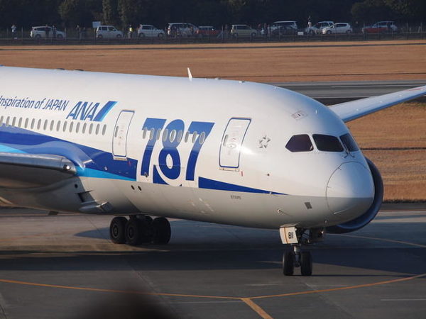 ANAのボーイング７８７、熊本空港