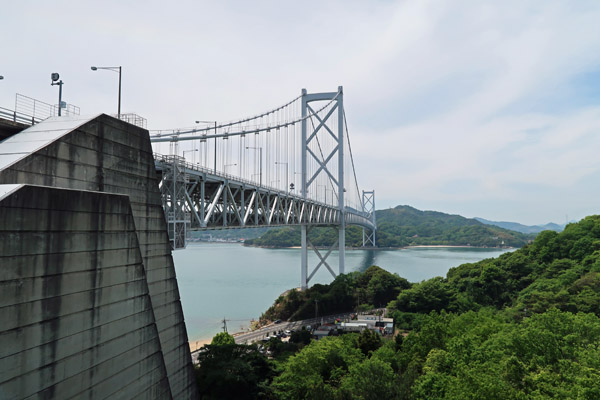 サイクリングロードで撮影した因島大橋