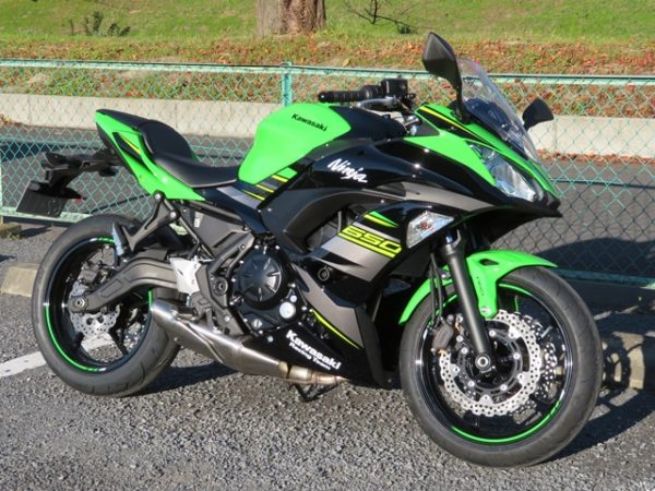 KAWASAKIの650ccバイク、ニンジャ650、ＫＲＴカラー