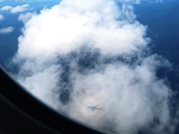 那覇上空で飛行機のブロッケン現象を撮影