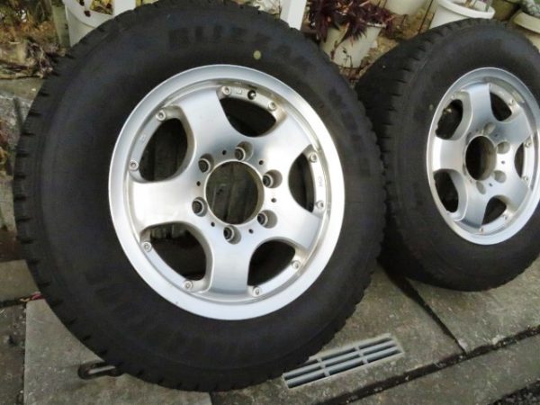 カムロード用スタッドレスタイヤ、ブリヂストンBLIZZZAK、W969、215/65R15