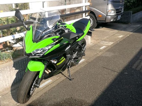 マイバイクKawasaki,Ninja650。後ろはキャンピングカー、デイブレイク