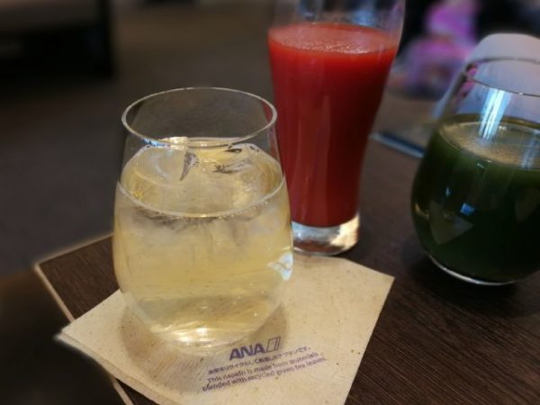 羽田空港国内線ターミナルラウンジで飲んだもの