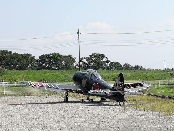 ホンダエアポートに放置されているゼロ戦らしき機体