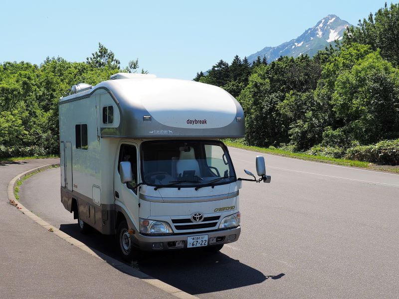 キャンピングカーと利尻山