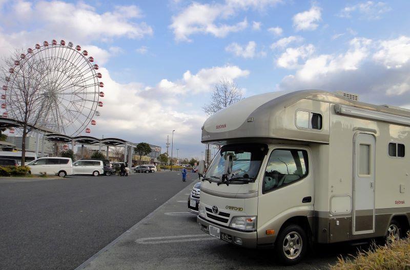 観覧車とキャンピングカーデイブレイク