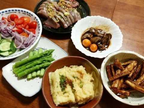 揚げ出し豆腐、とりもつ煮、ゴボウ揚げ、カツオ刺身、長野産アスパラ