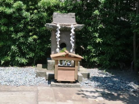 猫神社の祠