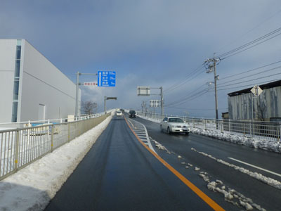 境港市と松江市にかかる江島大橋、通称ベタ踏み坂の画像