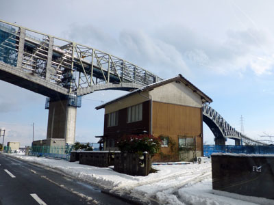 下から見た境水道大橋の画像(島根県側から)
