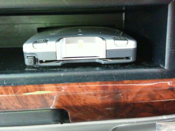 キャンピングカーに取り付けたETC車載器のアップ