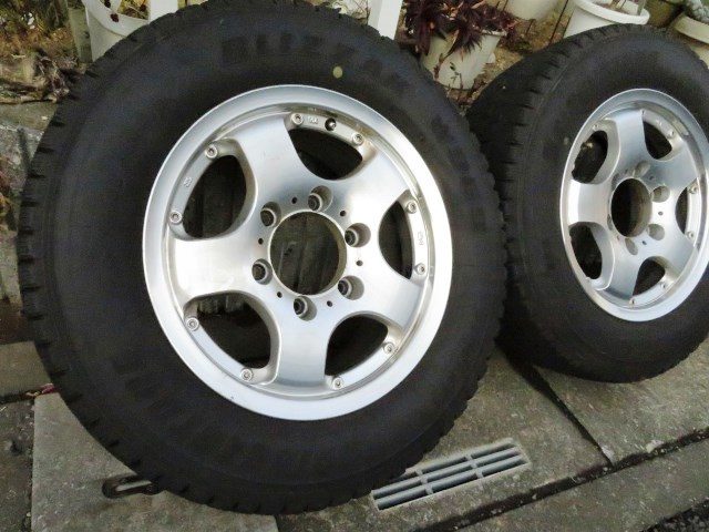 カムロード用スタッドレスタイヤ、ブリヂストンBLIZZZAK、W96９、215/65R15